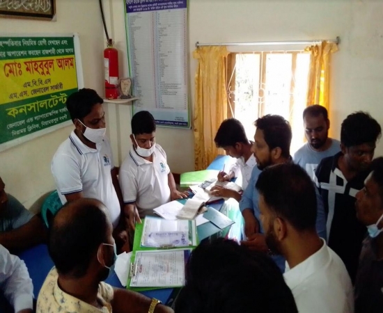 নিয়ামতপুরে অবৈধ ৮ ক্লিনিককে ৯২ হাজার টাকা জরিমানা  
